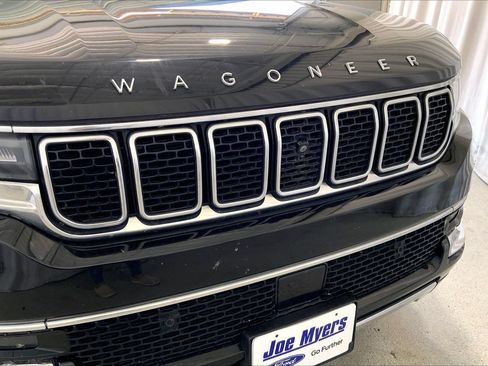 Used 2022 Jeep Wagoneer Series III w/ Premium Group I AWD/4WD image 7