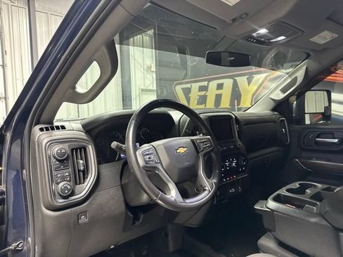 Used 2021 Chevrolet Silverado 2500 LT w/ Convenience Package AWD/4WD image 5