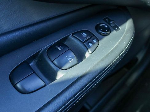 Used 2023 Nissan Murano SV image 16