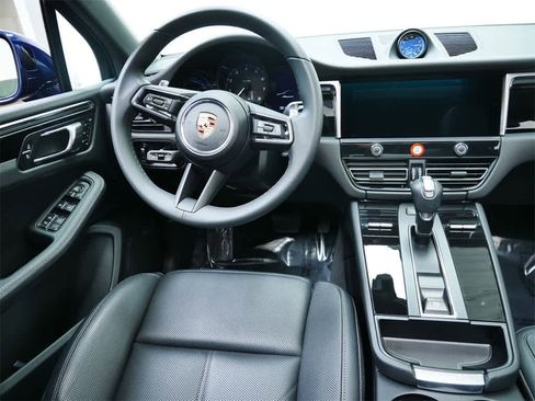 Used 2025 Porsche Macan image 16
