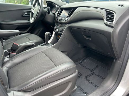 Used 2022 Chevrolet Trax LT w/ Driver Confidence Package image 26