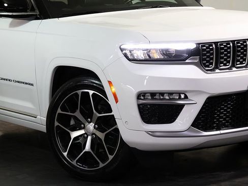 Used 2022 Jeep Grand Cherokee Summit AWD/4WD image 8