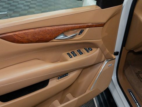 Used 2016 Cadillac Escalade Platinum AWD/4WD image 14