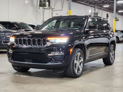 Used 2023 Jeep Grand Cherokee Limited AWD/4WD image 4