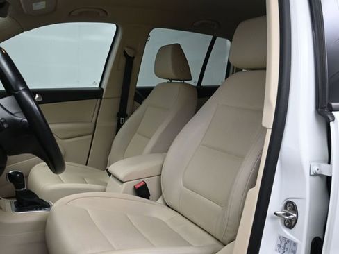 Used 2017 Volkswagen Tiguan S image 10