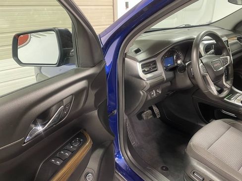 Used 2023 GMC Acadia SLE w/ Driver Convenience Package image 10