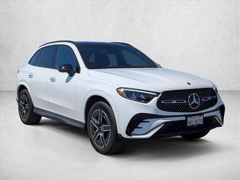 Used 2024 Mercedes-Benz GLC 300 4MATIC image 3