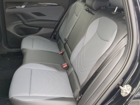 New 2025 Volkswagen Tiguan SE R-Line FWD image 17