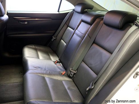 Used 2013 Lexus ES 350 w/ Luxury Pkg FWD image 12