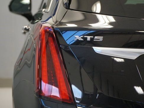 Certified 2022 Cadillac XT5 Premium Luxury image 4