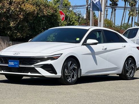 Certified 2024 Hyundai Elantra Limited FWD image 11