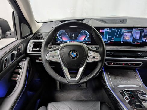Used 2023 BMW X7 xDrive40i w/ Premium Package image 2