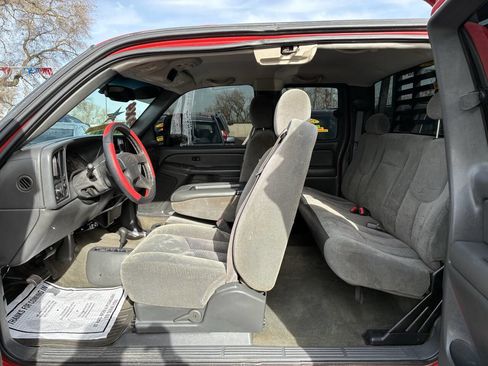 Used 2004 Chevrolet Silverado 2500 LS w/ Skid Plate Package image 4