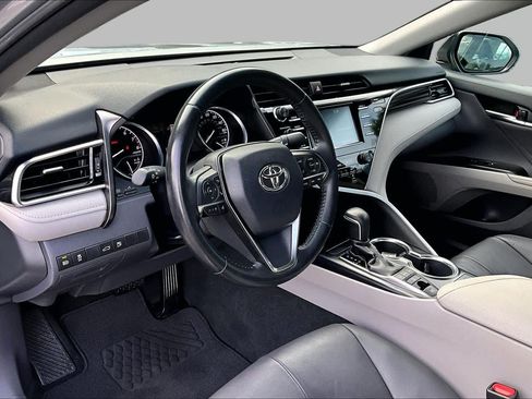 Certified 2018 Toyota Camry XLE FWD image 16