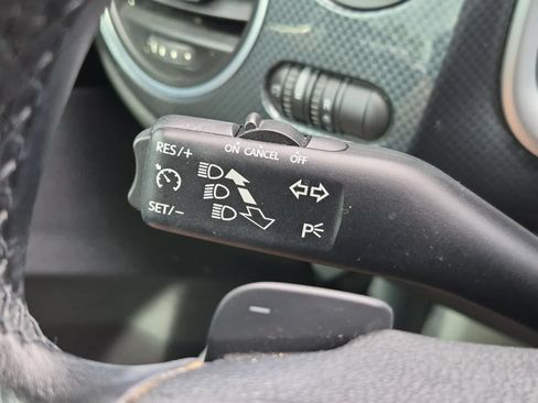 Used 2013 Volkswagen Beetle Turbo FWD image 27
