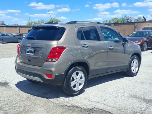 Used 2020 Chevrolet Trax LT w/ LT Convenience Package FWD image 6