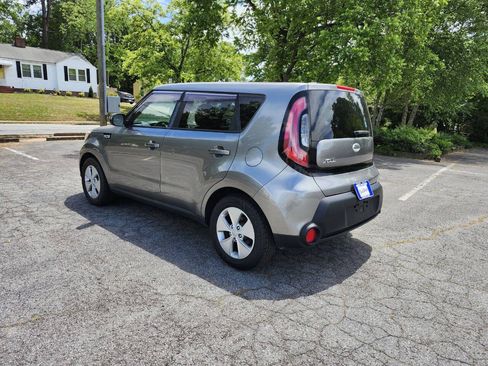 Used 2016 Kia Soul FWD image 15