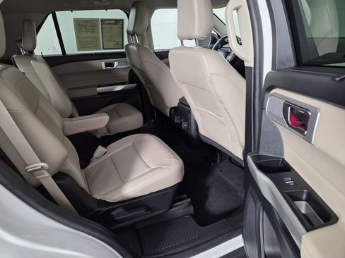 Used 2022 Ford Explorer Limited w/ Equipment Group 301A image 29