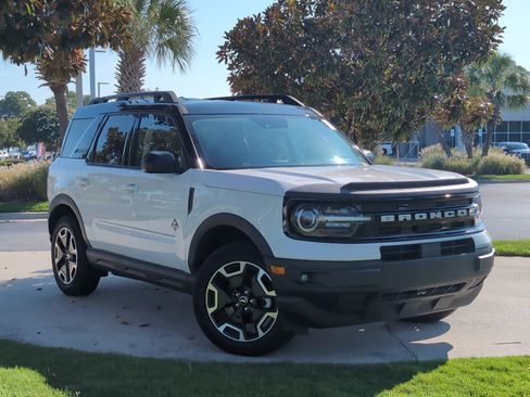 Used 2022 Ford Bronco Sport Outer Banks w/ Tech Package AWD/4WD image 2