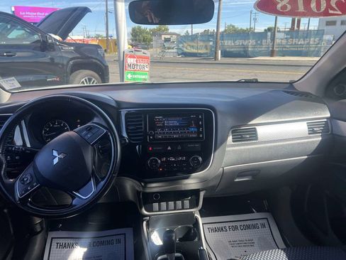 Used 2018 Mitsubishi Outlander SE FWD image 9