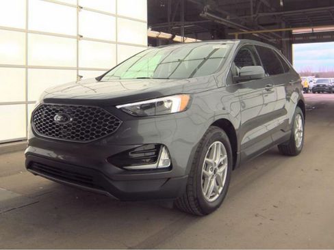 Used 2024 Ford Edge SEL w/ Convenience Package image 2