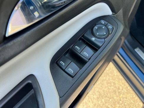 Used 2020 Chevrolet Equinox Premier image 11