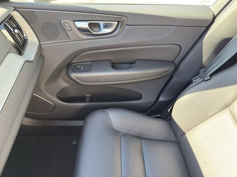 Used 2025 Volvo XC60 B5 Plus image 29