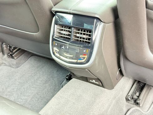 Used 2013 Cadillac XTS Premium image 40