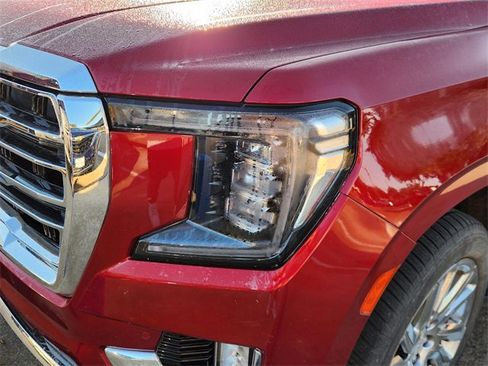 Used 2021 GMC Yukon XL SLT w/ SLT Luxury Plus Package image 5