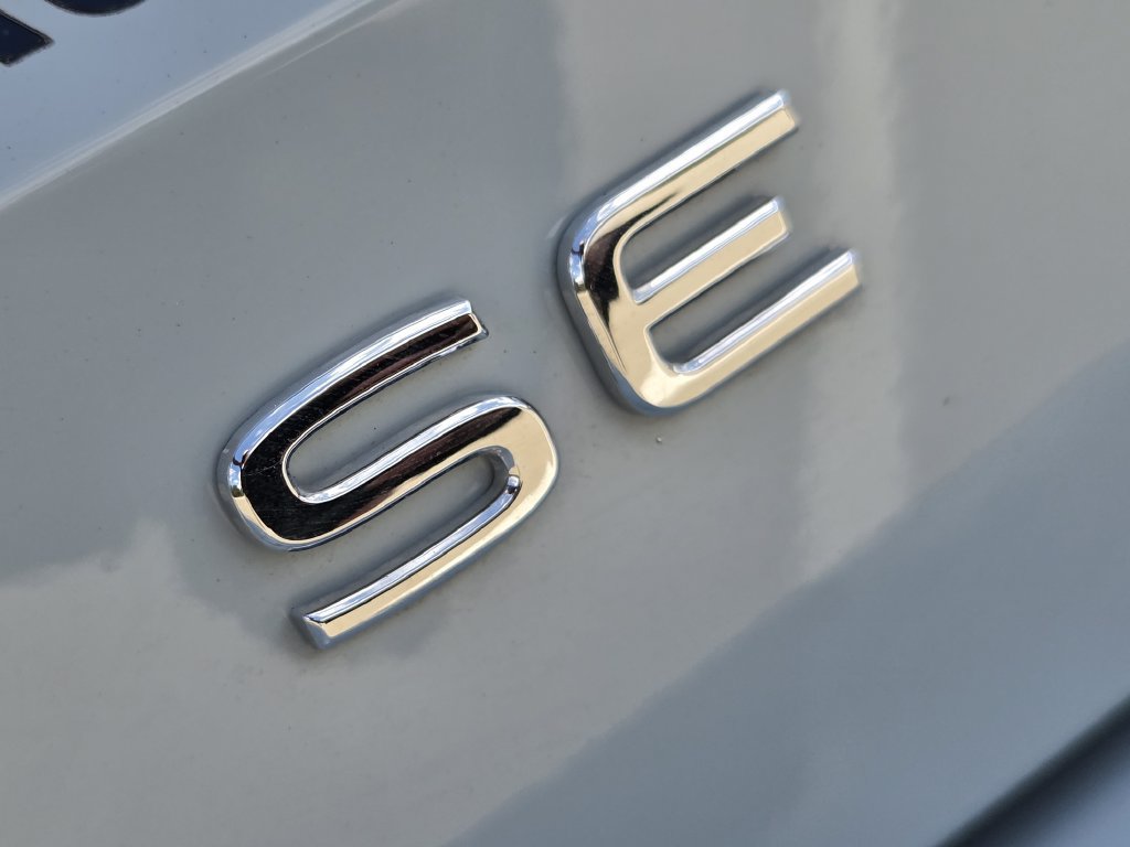 Used 2025 Volkswagen Taos SE FWD image 9