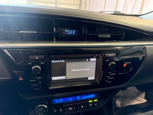 Used 2015 Toyota Corolla S FWD image 25