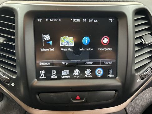 Used 2017 Jeep Cherokee Limited AWD/4WD image 16