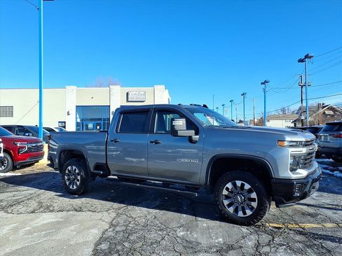 Used 2024 Chevrolet Silverado 2500 Custom w/ Custom Convenience Package AWD/4WD image 2