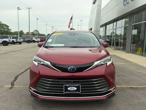 Used 2022 Toyota Sienna Platinum AWD/4WD image 32