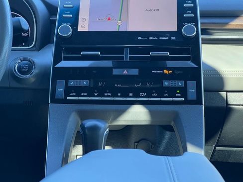 Used 2021 Toyota Avalon Limited image 23