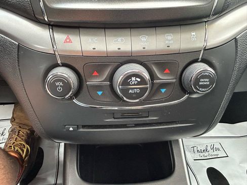 Used 2018 Dodge Journey Crossroad w/ Nav & Sun Group FWD image 27