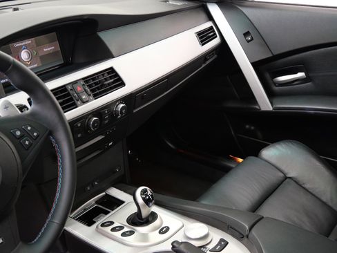 Used 2006 BMW M5 RWD image 30