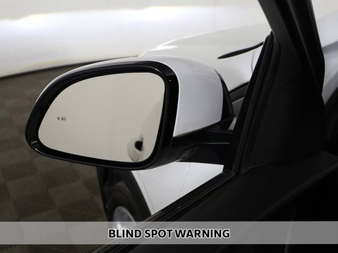 Used 2022 Chevrolet Bolt EUV LT w/ Comfort Package image 4