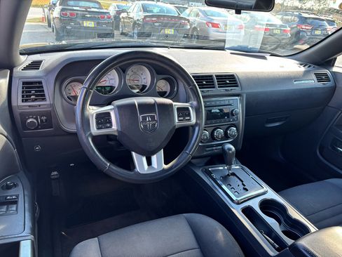 Used 2012 Dodge Challenger SXT image 12