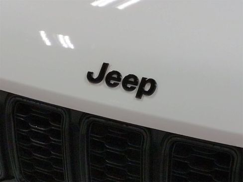 Certified 2024 Jeep Grand Cherokee L Altitude image 12
