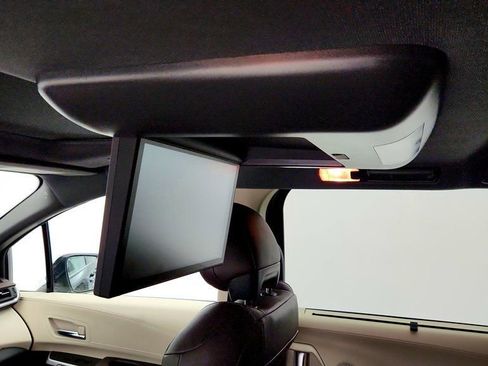 Used 2023 Toyota Sienna Platinum image 24