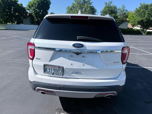 Used 2017 Ford Explorer XLT AWD/4WD image 5
