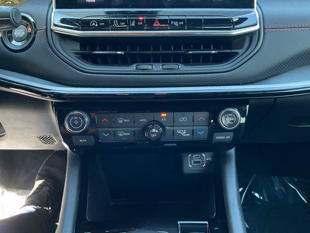 Used 2026 Jeep Compass Trailhawk AWD/4WD image 19