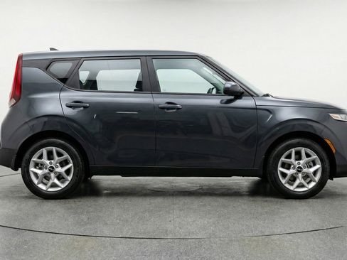 Used 2025 Kia Soul LX w/ LX Technology Package FWD image 11