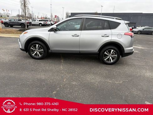 Used 2018 Toyota RAV4 XLE image 10
