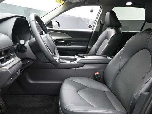 Used 2025 Toyota Grand Highlander AWD image 18