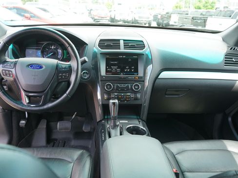 Used 2016 Ford Explorer XLT w/ Equipment Group 202A AWD/4WD image 15