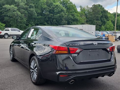 Used 2024 Nissan Altima 2.5 SV w/ SV Premium Package FWD image 3