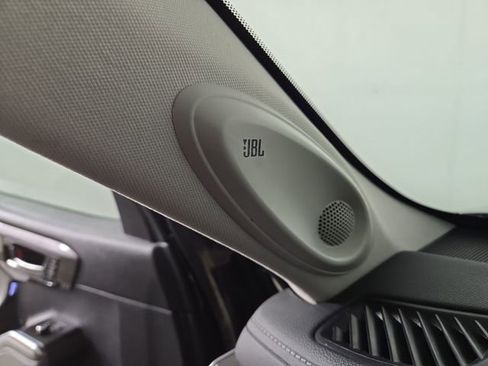 Used 2024 Toyota Highlander Limited image 25