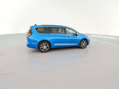 New 2026 Chrysler Pacifica Pinnacle w/ Trailer Tow Group image 13